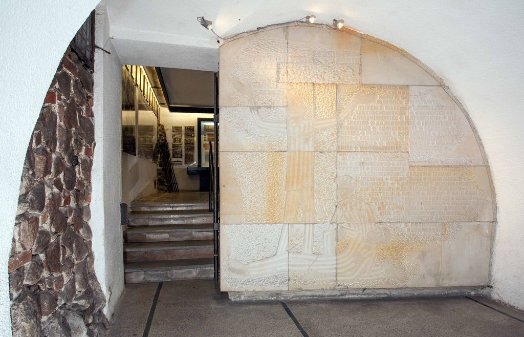 Kaplica Męczeństwa i Wdzięczności oraz muzealna sala pamięci w podziemiach bazyliki św. Józefa w Kaliszu