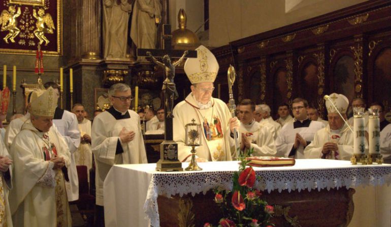 Eucharystia i posługa duszpasterska w latach obozowej niewoli